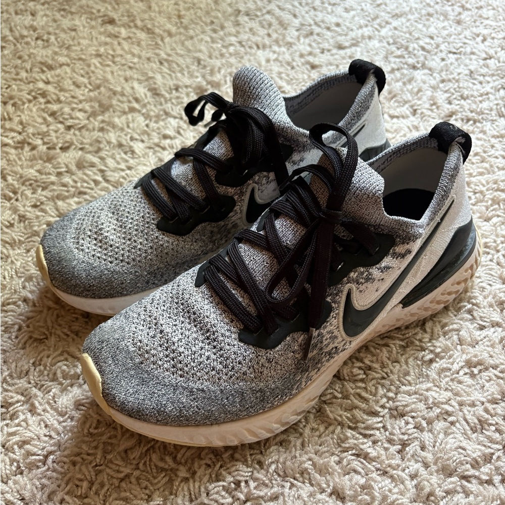Nike Women’s Epic Flyknit React 2 Sneaker Gray - Size 9